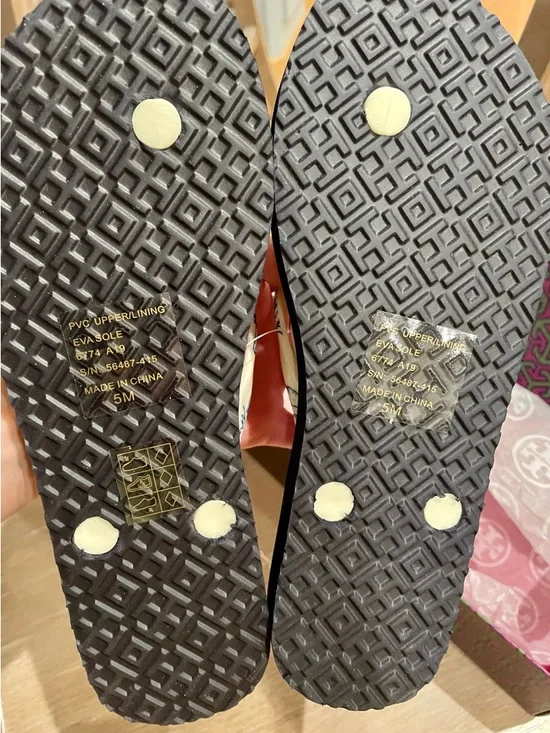 Tory Burch Cream & Blue Printed Flip Flops - size 5 (NWT) - Picture 4 of 4